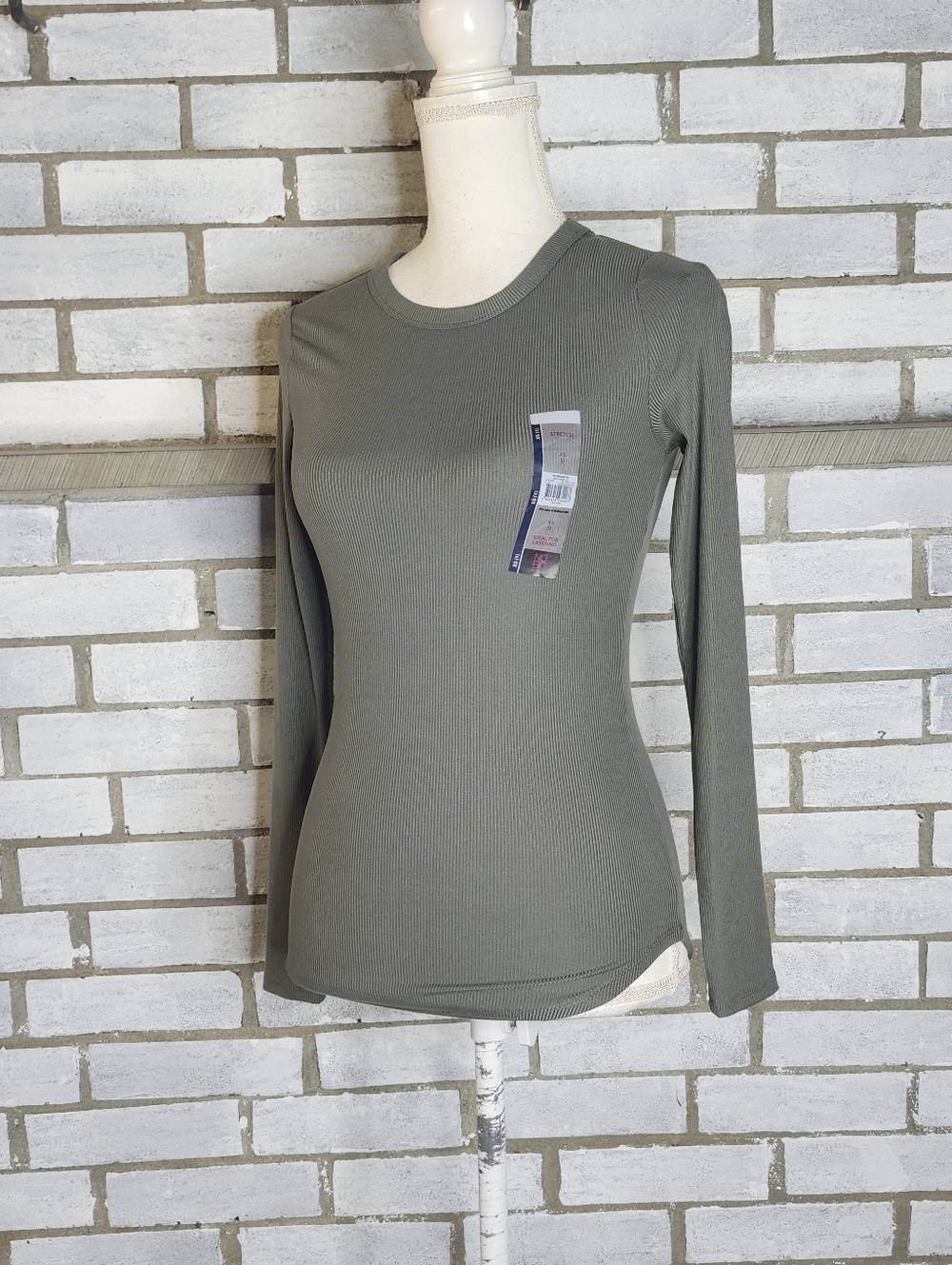 • NWT No Boundaries Junior’s Long Sleeve Crew Rib Tee XS (1) Green Midnight